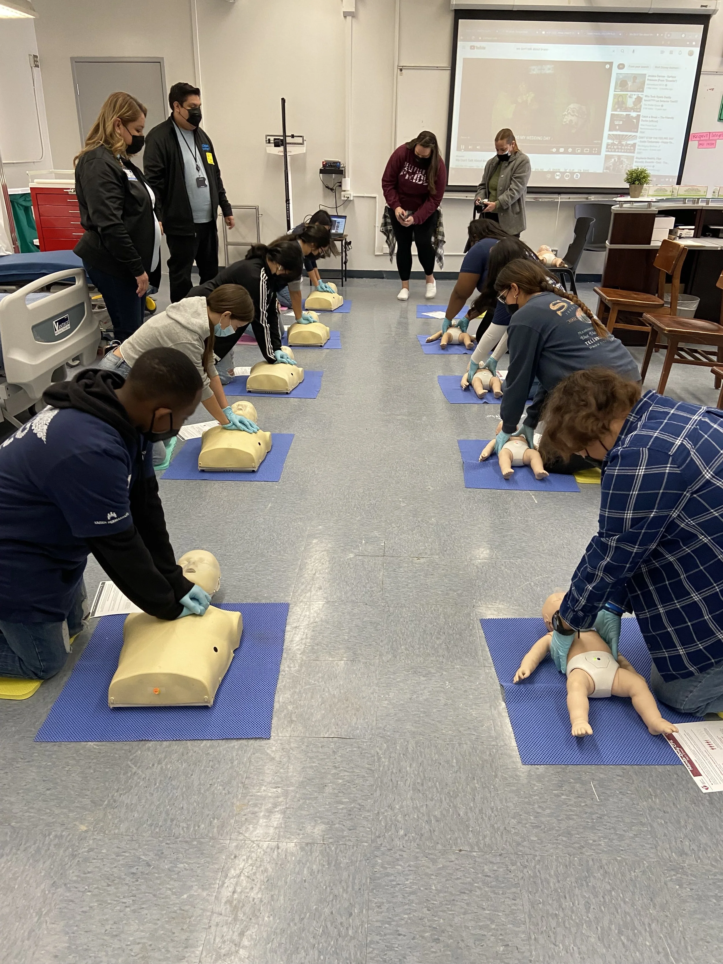 Kaiser physicians, staff inspire next generation of doctors from Bellflower Middle School
