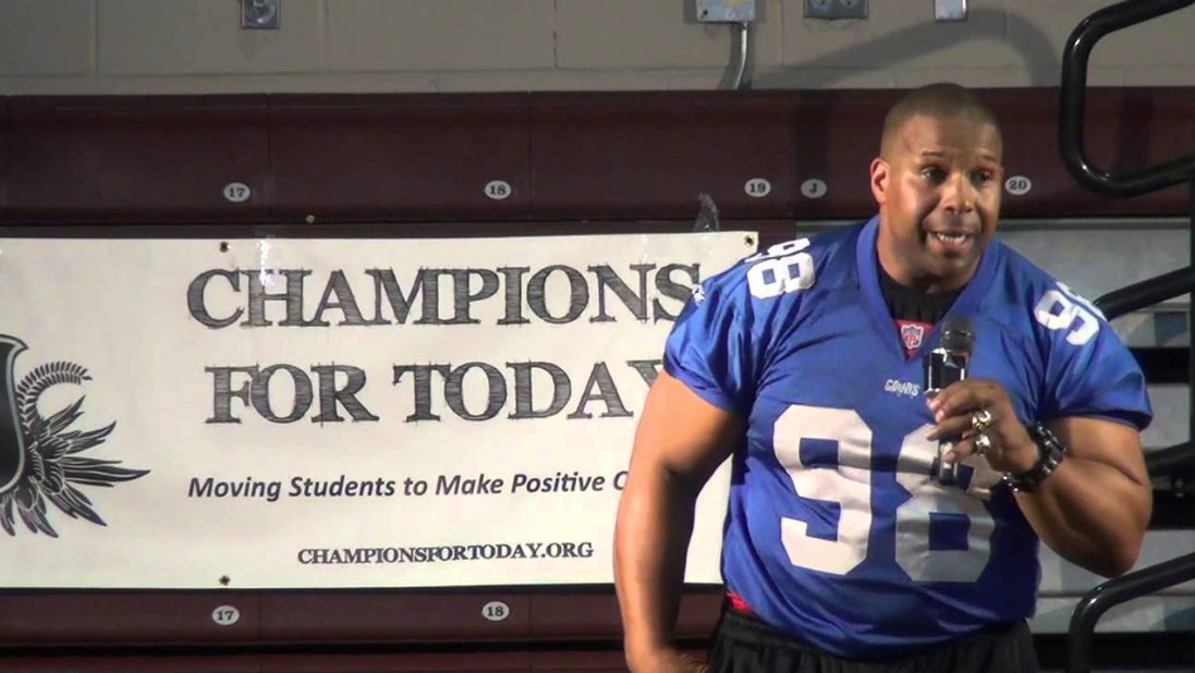 Former NFL, USC football player headlines Downey prayer breakfast