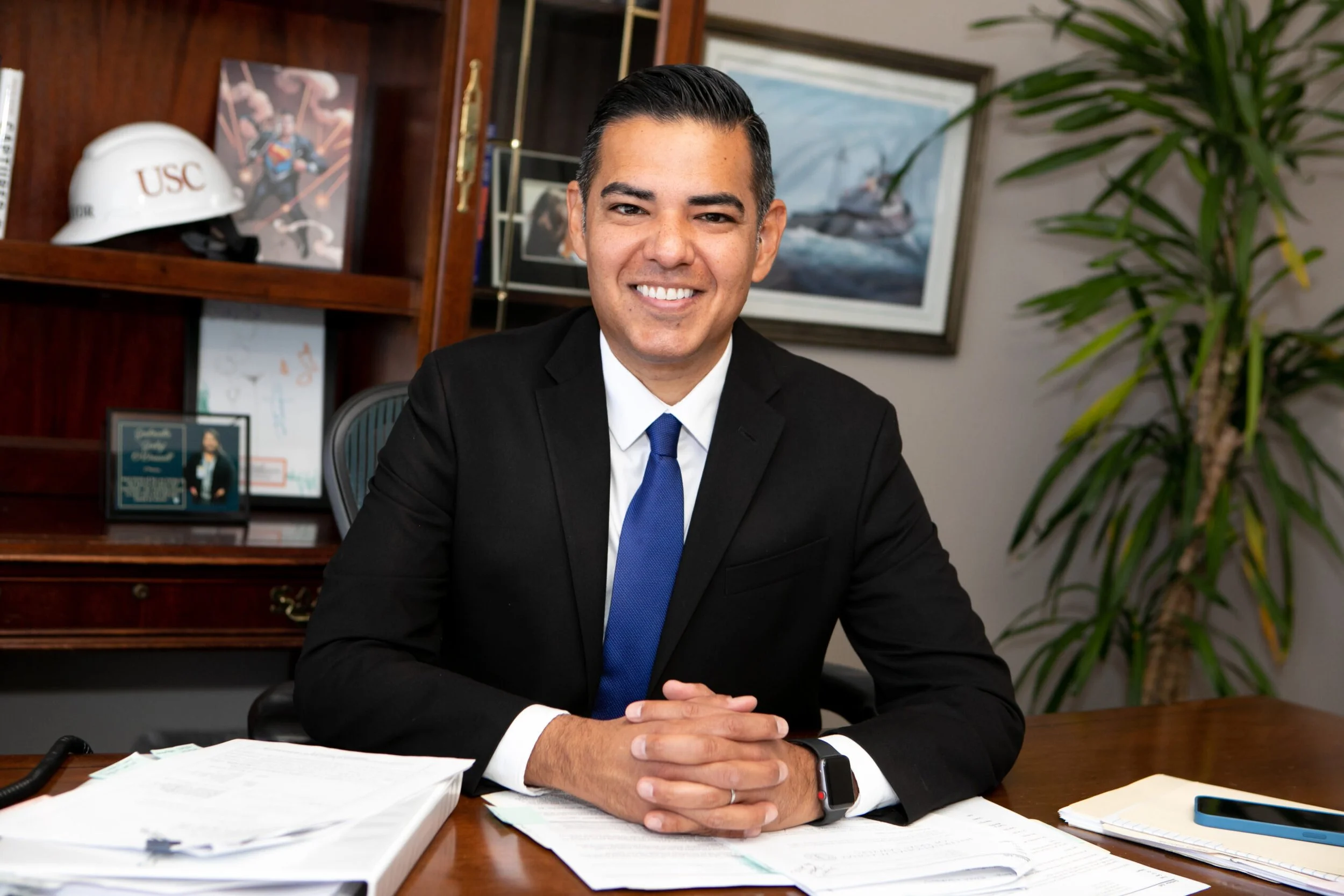 Robert Garcia elected freshman class president of 118th Congress