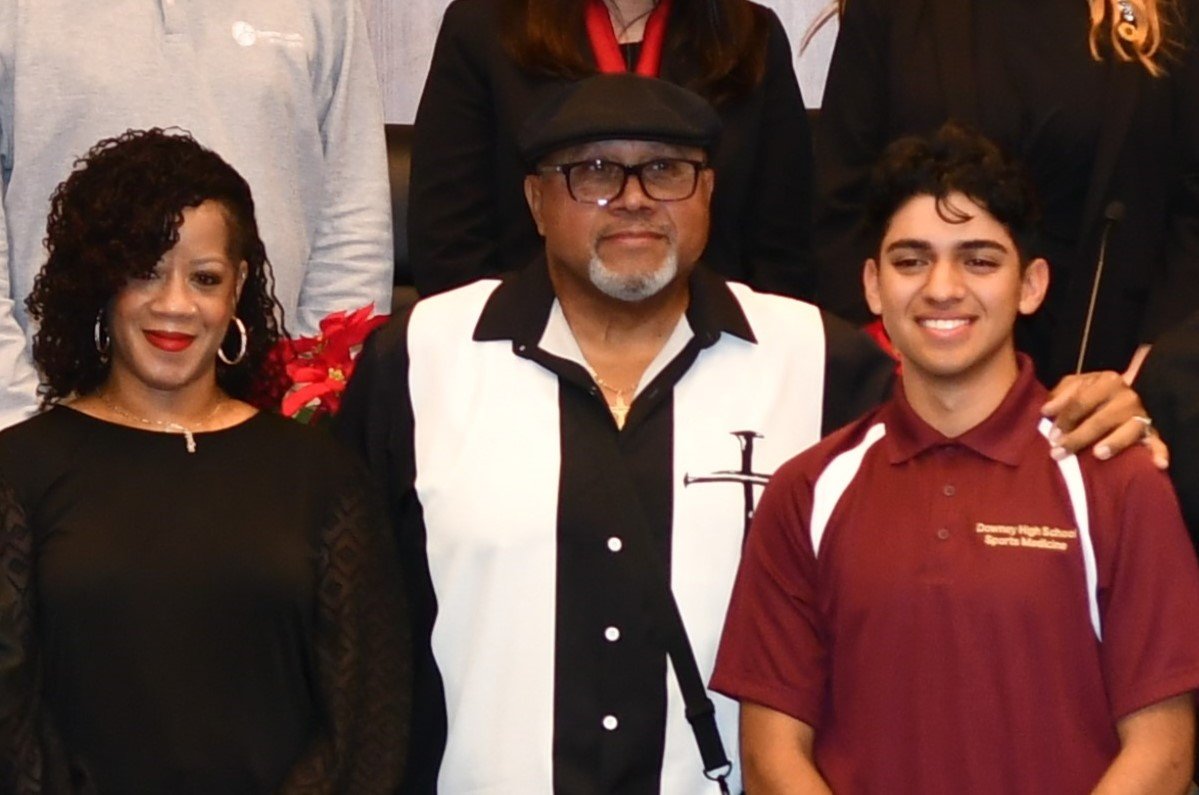 Umpire who collapsed at baseball game saved by bystanders