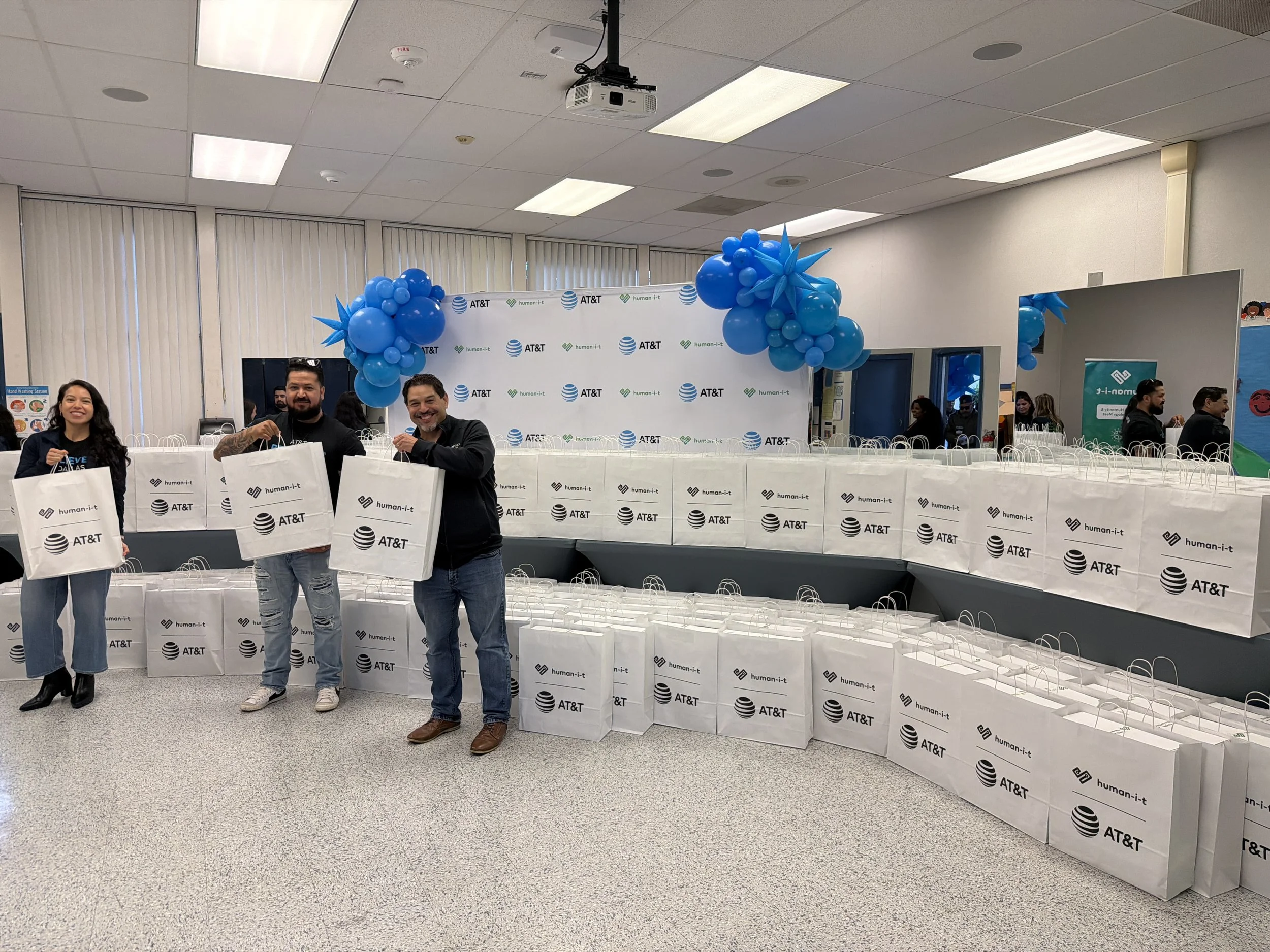 Lewis Elementary families receive laptops, digital literacy support at PTA event
