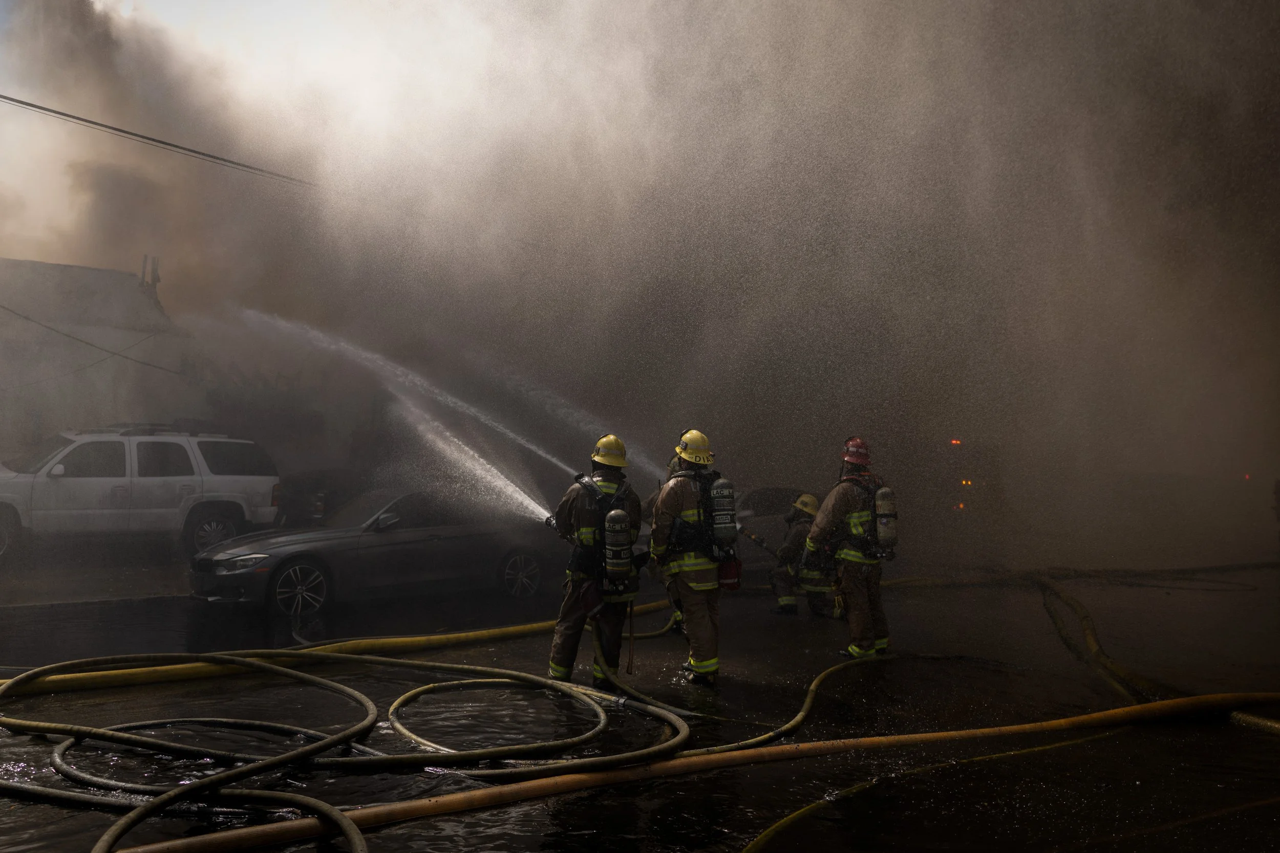 Fire at South Gate commercial building causes shelter-in place order