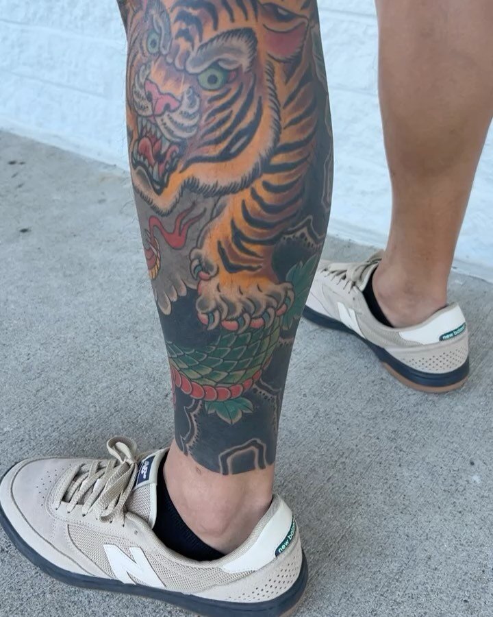 Healed tiger and snake leg sleeve done by Chris Stoll @stoll_tattoos #stoll #stolltattoos #chrisstoll #chrisstolltattoos #red5va
&bull;
To book with Stoll, call the studio for consult times, and information.