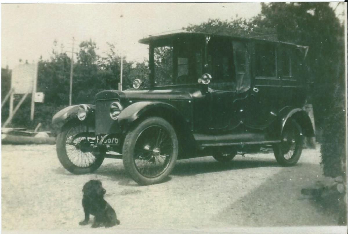 Possibly a Daimler.