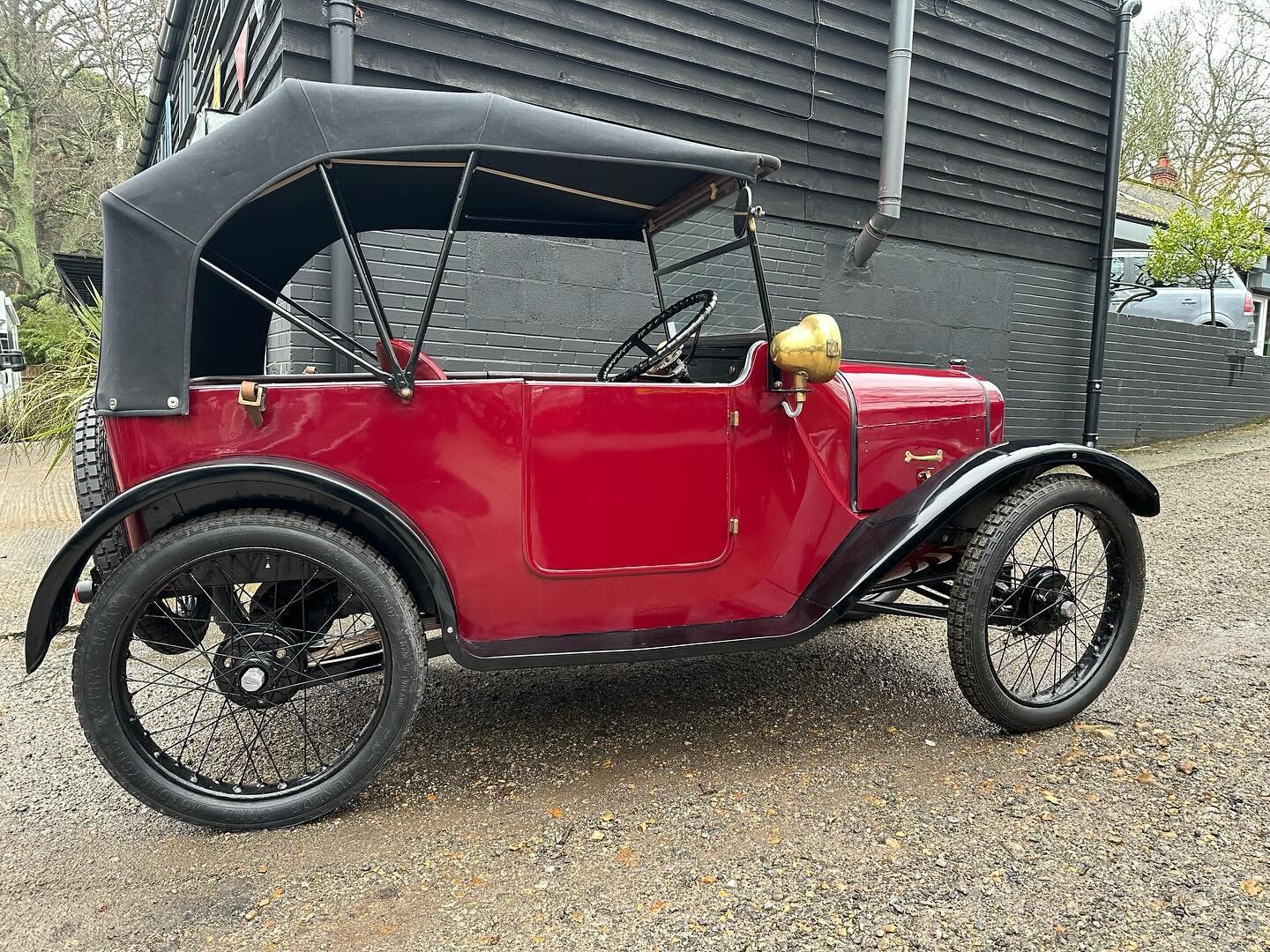 A very early Austin 7 going back to its owner after a magneto overhaul and set up.
#vintagecars #villagegarage #funcars #magneto @armoto @shubeedoobee @henry_mk2 @bazza_cox @mikemk289