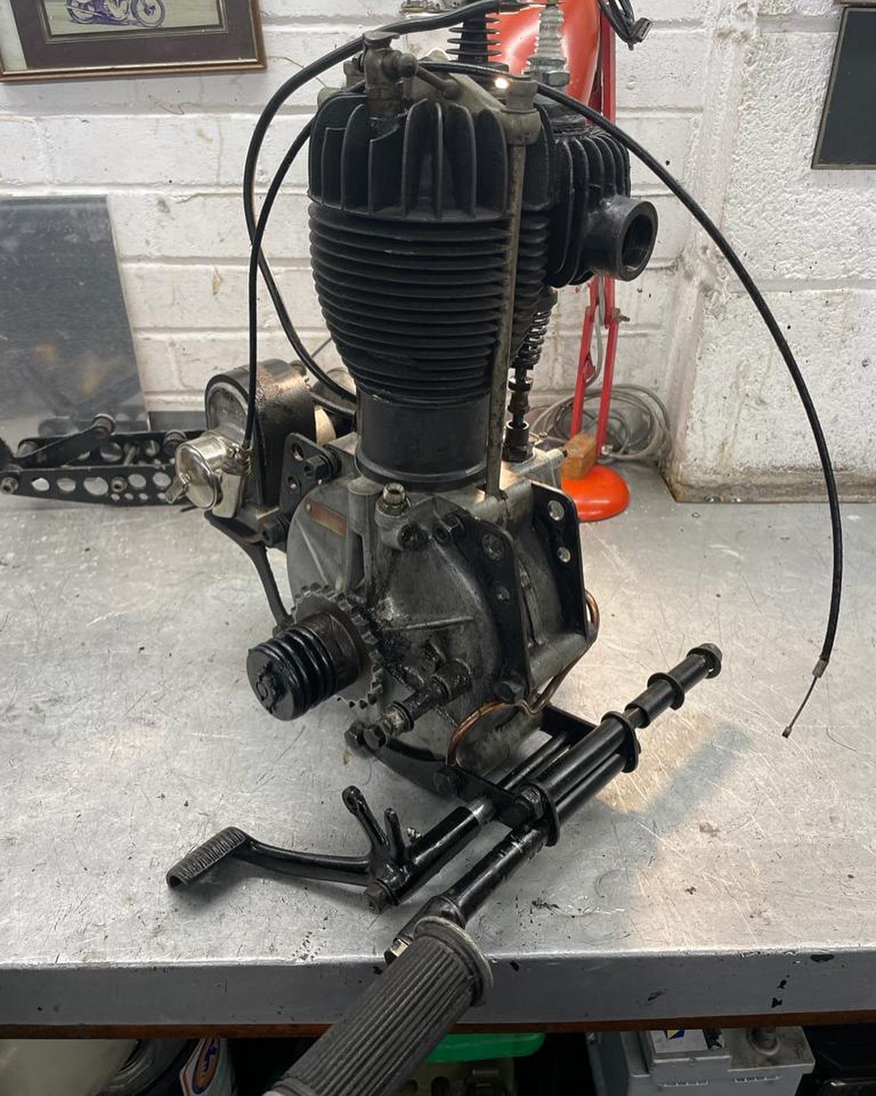 We suspect a big end issue with this 1927 AJS H4 engine, more details to follow&hellip;. #vintagemotorcycles #vintageajs #ajsh4 #flattankers #bigendbother #wolverhamotonsfinest
