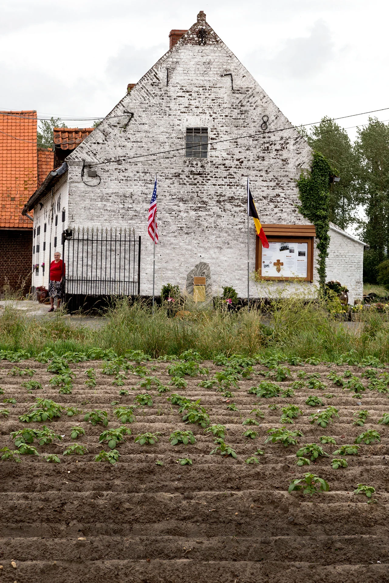 The Pale Ale crew monument/ the farmer's wife
