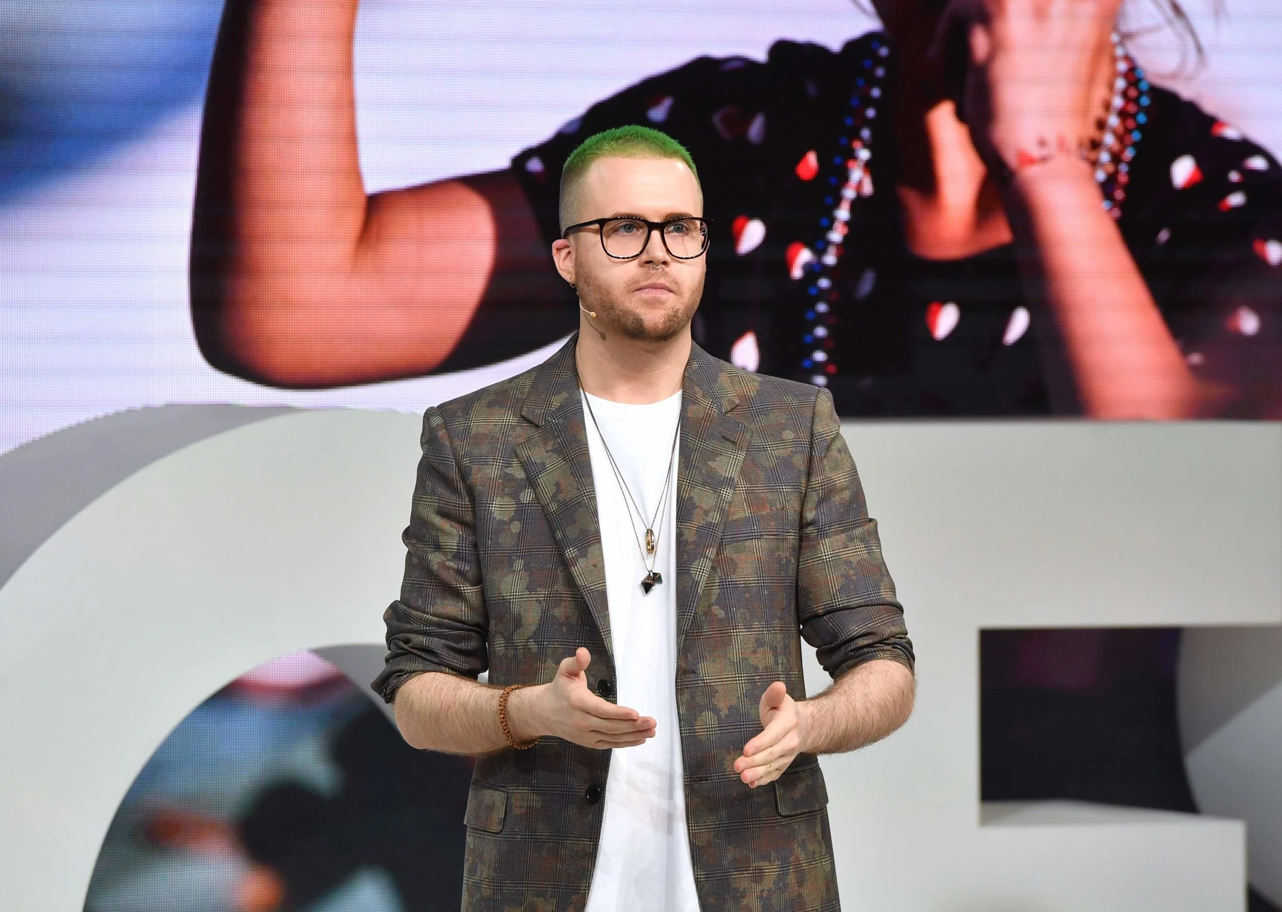 Whistleblower Christopher Wylie speaking at The Business of Fashion’s VOICES in 2018. (Photo: heavy.com)