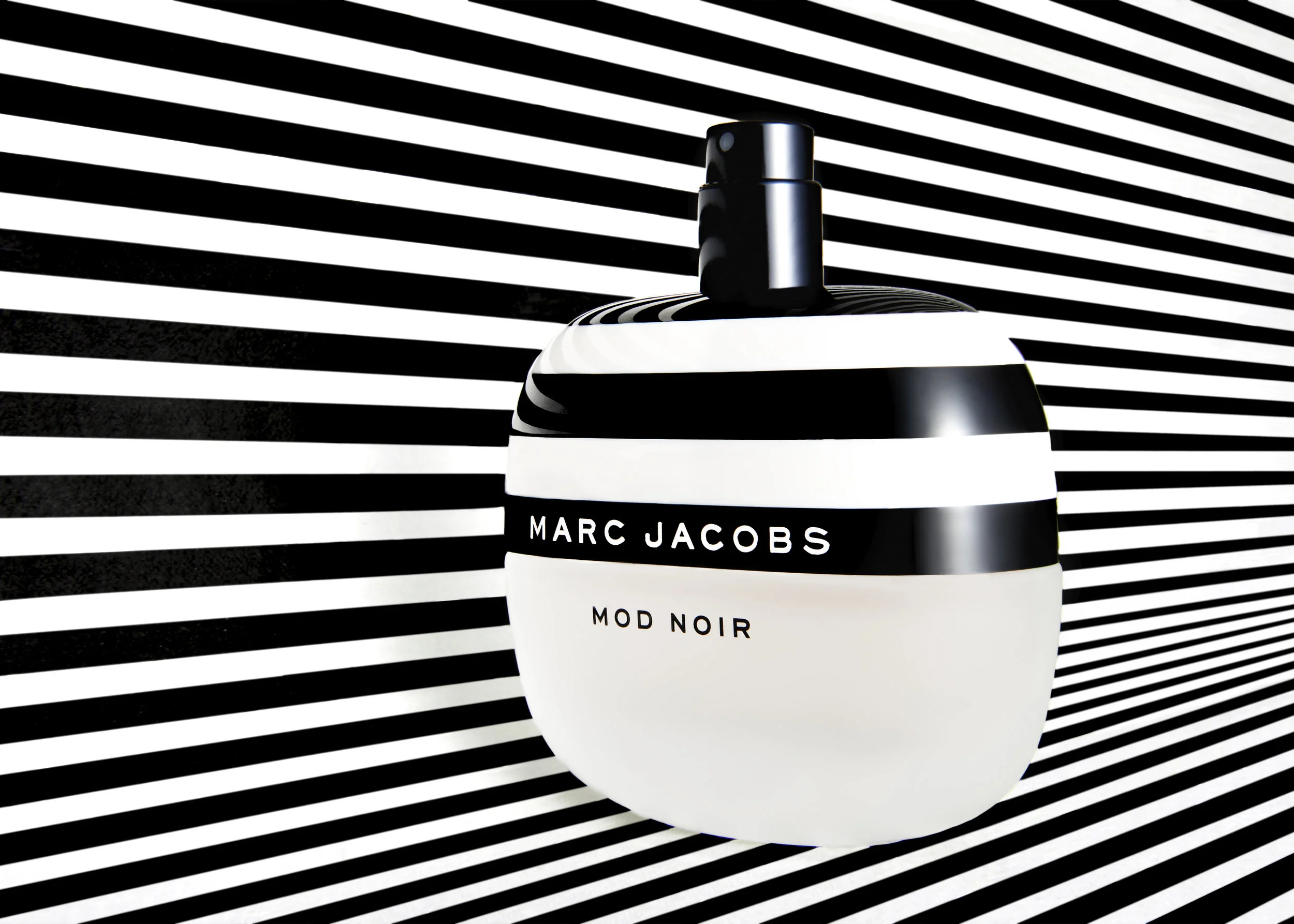 160609_MarcJacobs_Mod_Noir_038.jpg