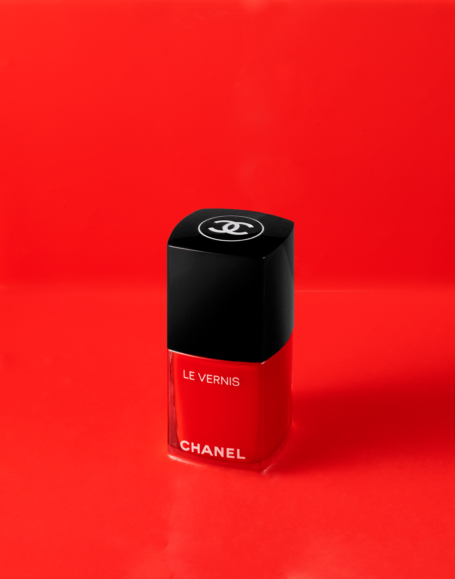 190702_Chanel_Gitane_Gif.gif