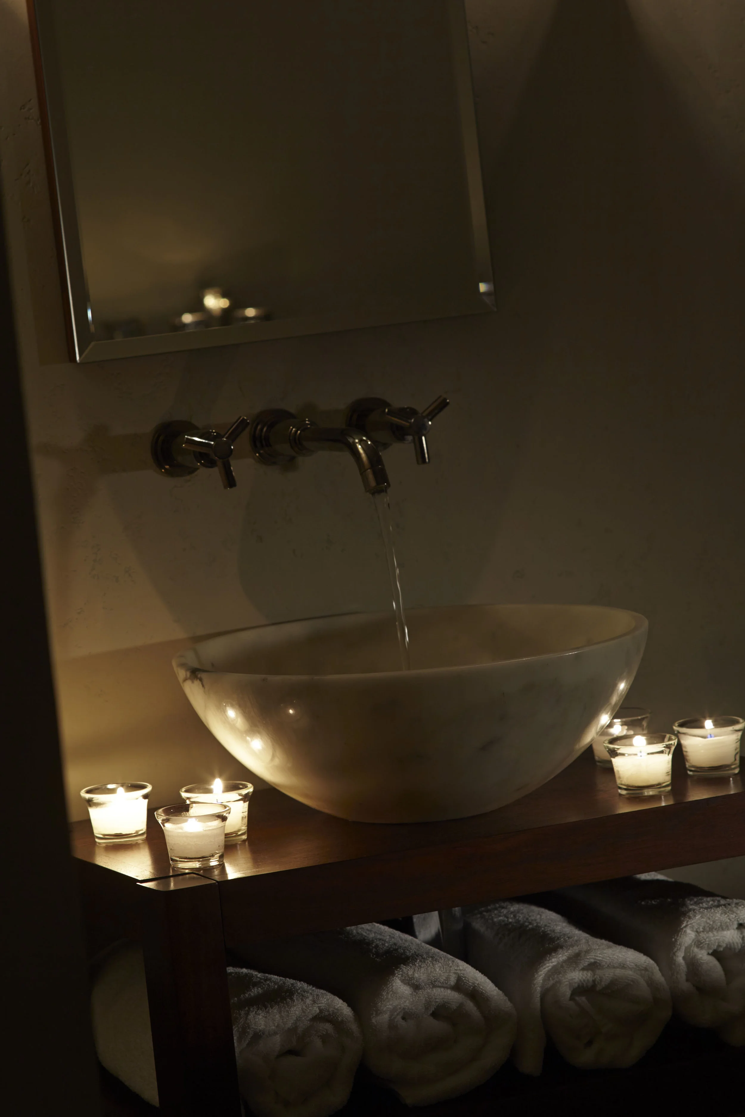 Delmonte_spa_Treatmentroom2.jpg