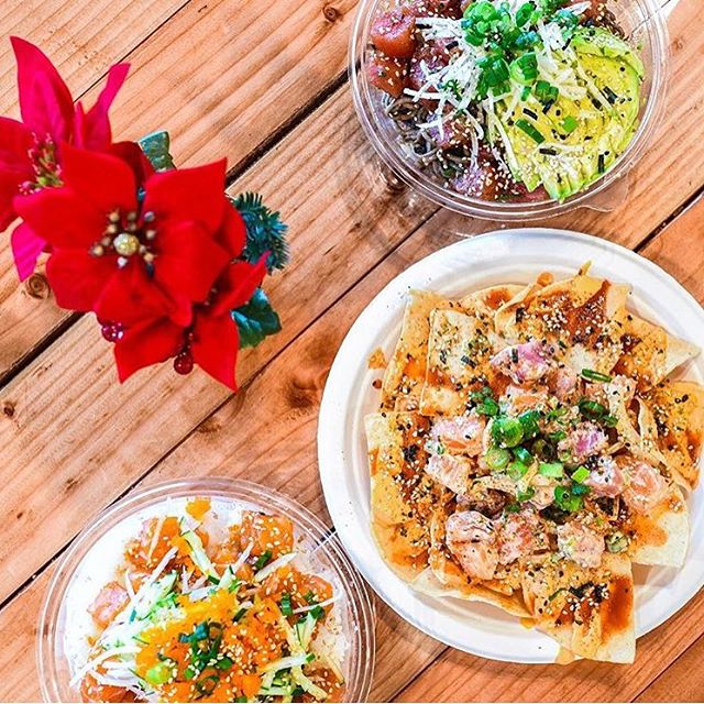 Don't shy away from your diet during the holiday season! North Shore is here to serve you the freshest pok&eacute; on the mainland! 😋
#northshorepoke 🐟
📸 @nomtasticfoods