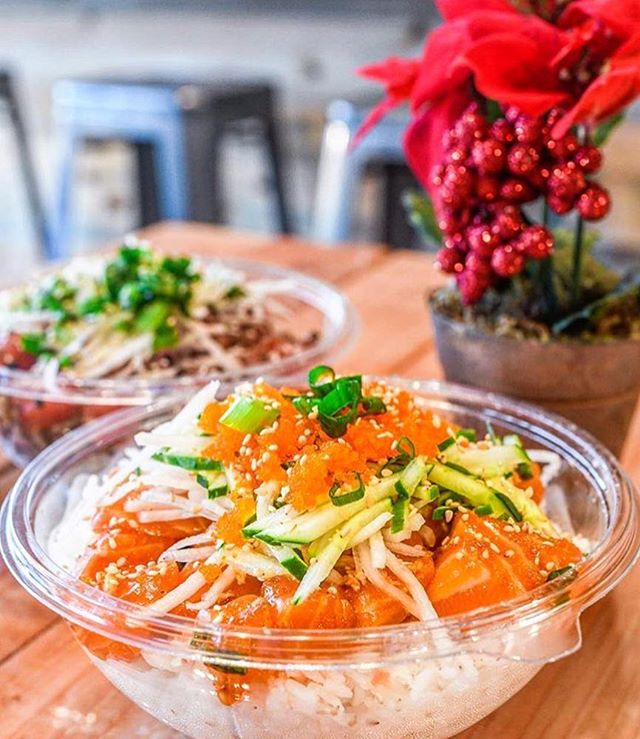 The holidays are right around the corner! 🌲🎁 Don't get off track on your diet just yet! Get yourself a bowl of delicious pok&eacute; today! 👌🏼
#northshorepoke 🐟
📸 @nomtasticfoods