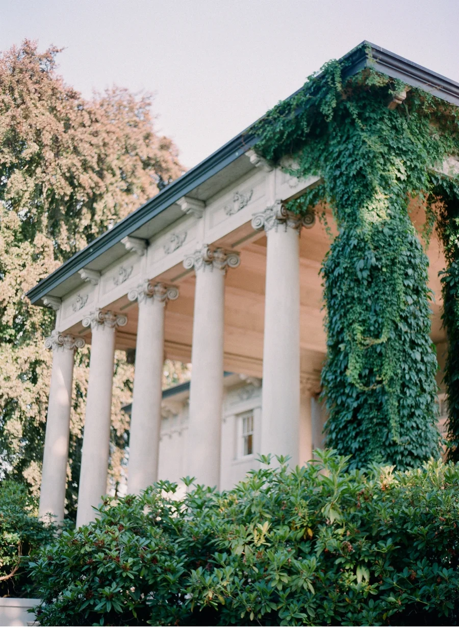 Regal Wedding at Vancouver&#x27;s Hycroft Manor