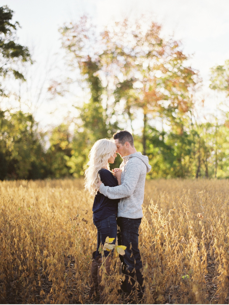 Engagement-Session-in-a-Field