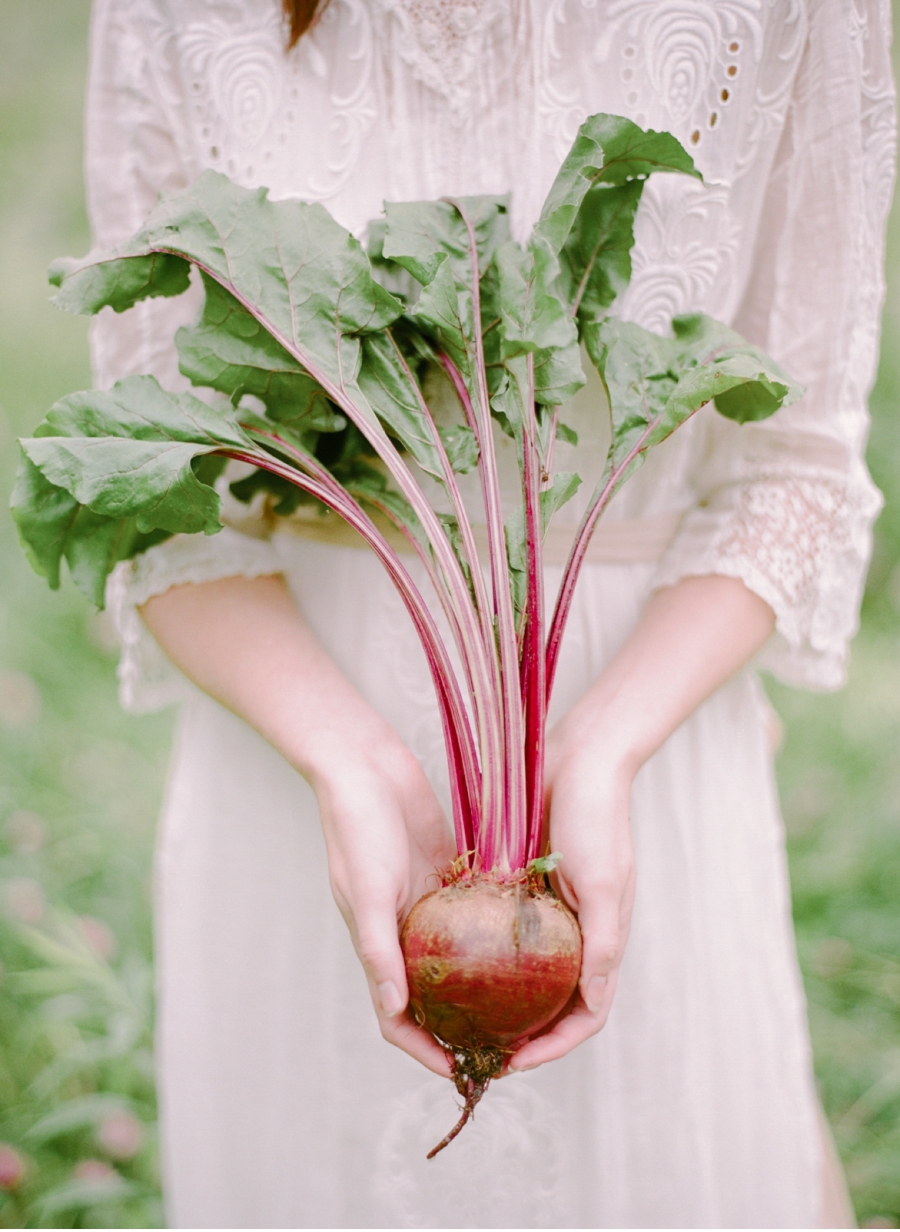 Bride-holding-beetroot