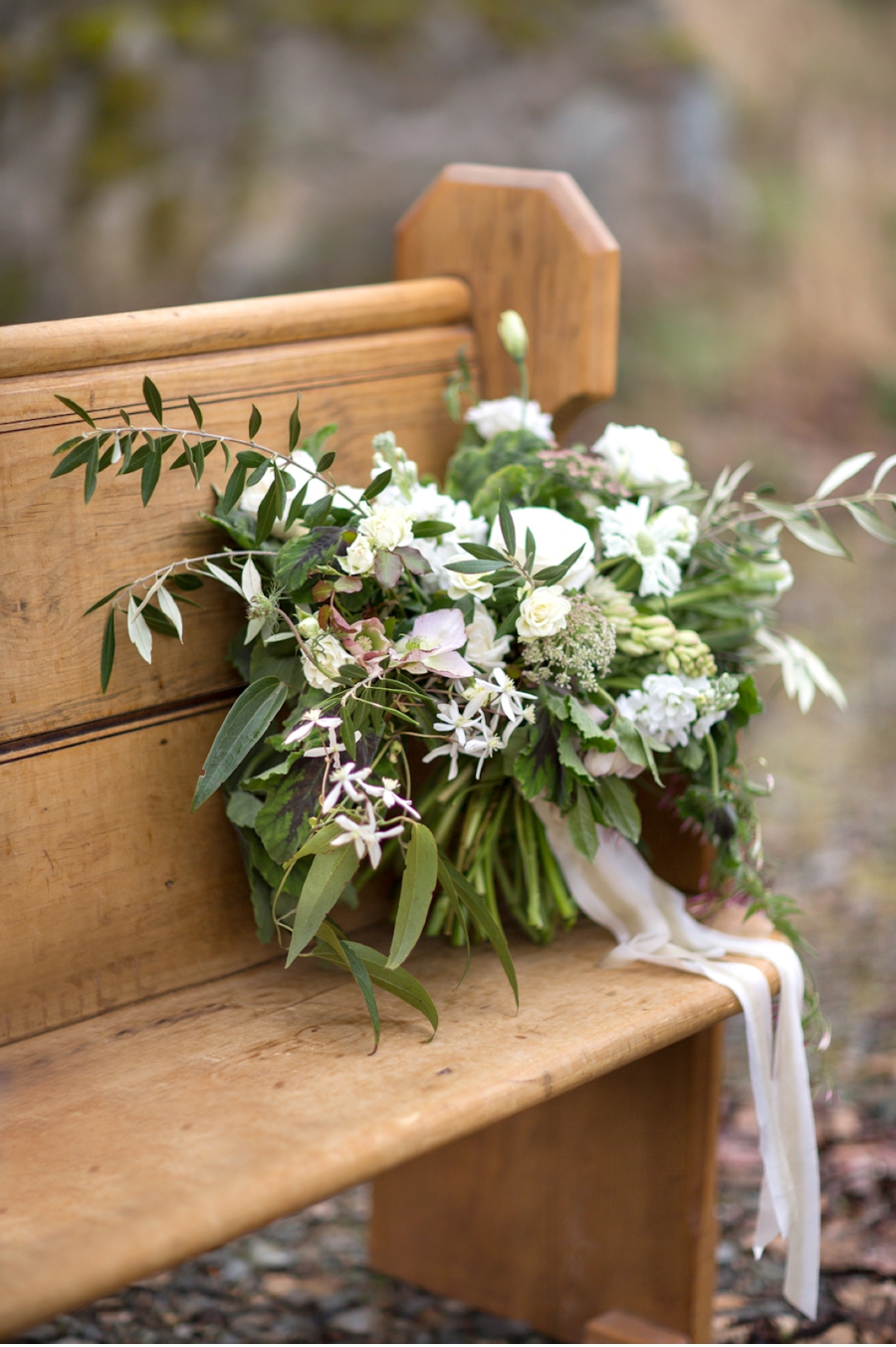 Wedding-Bouquet-with-church-pew