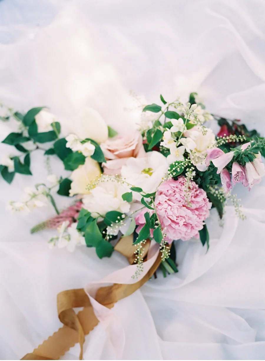 Bridal-Bouquet-with-ribbon
