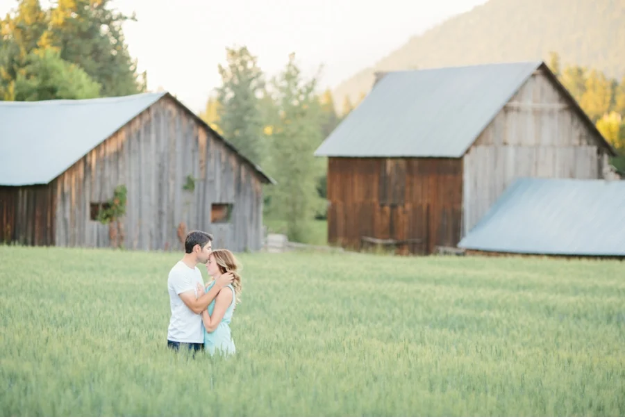 Laid-Back + Intimate Farm Session