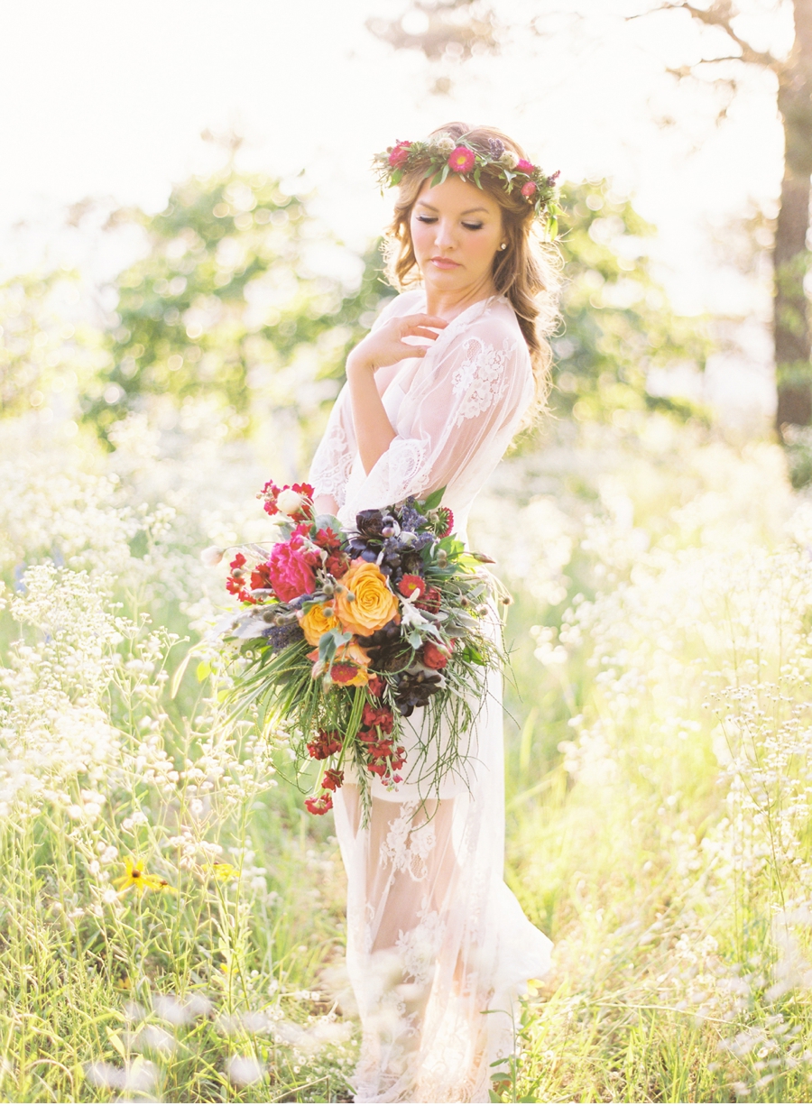 Bridal-Portraits-in-a-Meadow
