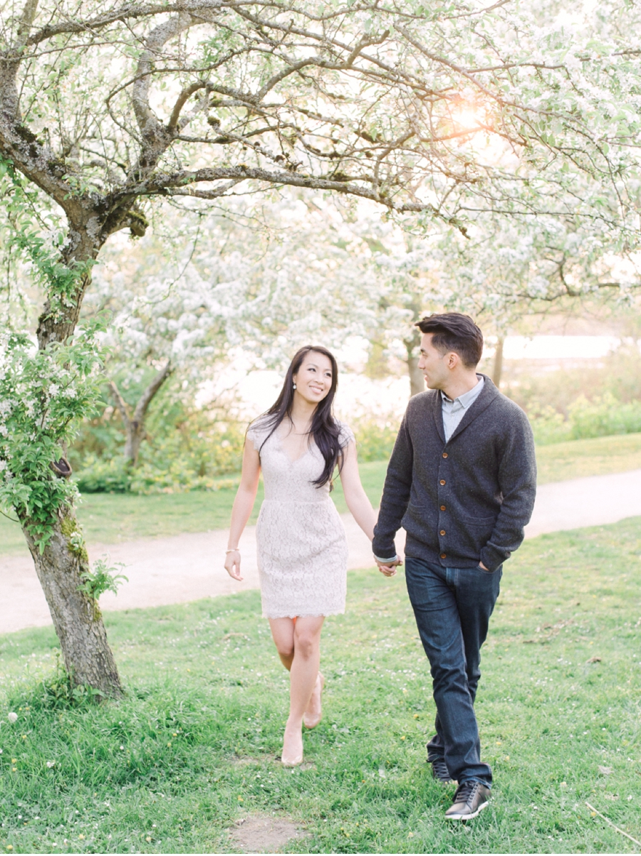 Spring-Engagement-Session-Under-Blossoms