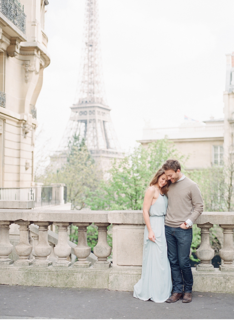 Portrait-Session-with-Eiffel-Tower-Background