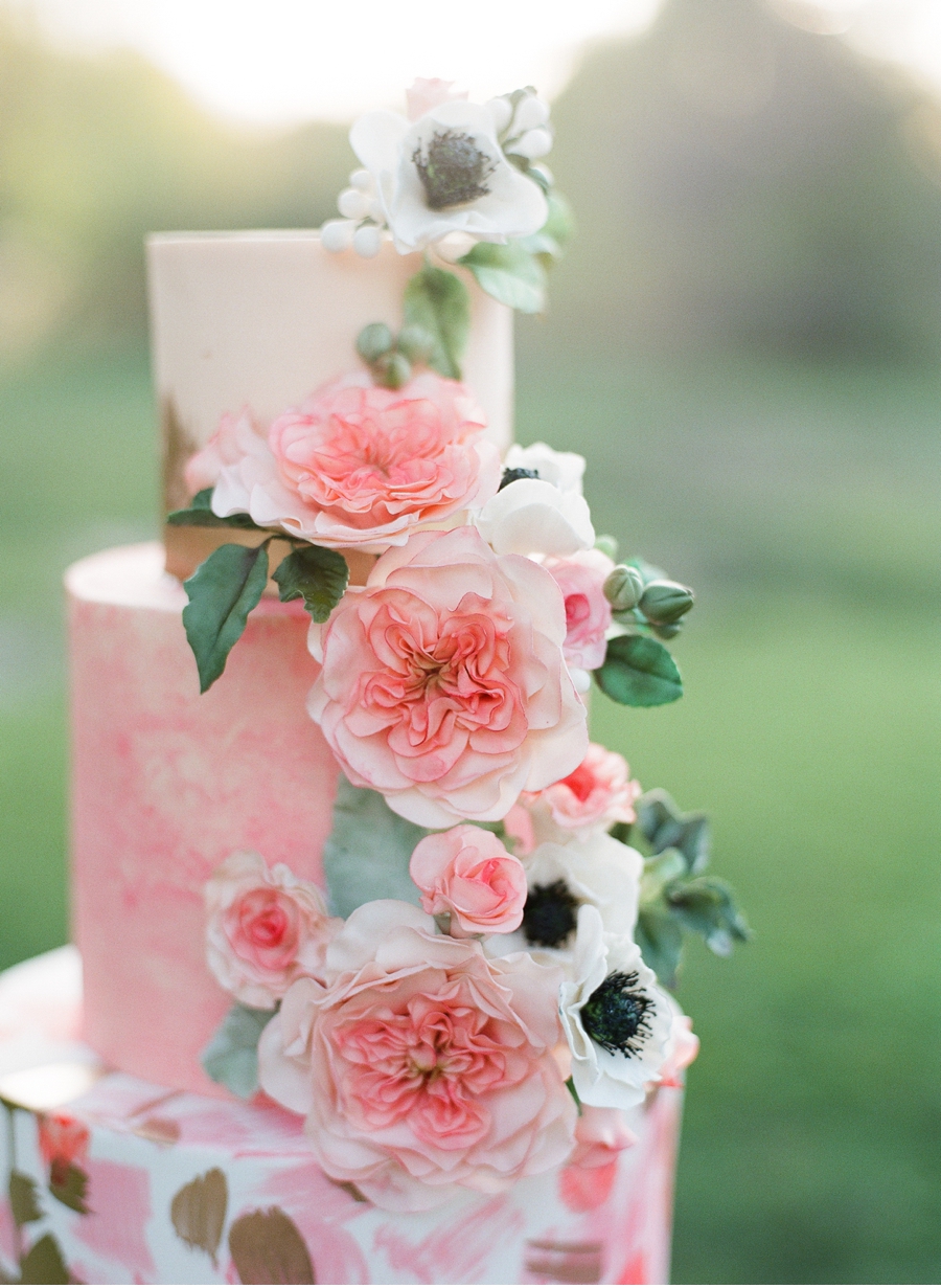 Vale-and-Vine-Wedding-Cake