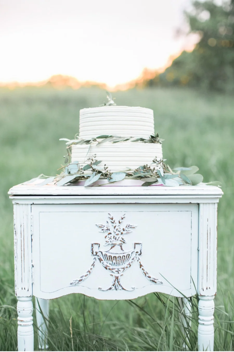 French-Cake-and-Stand-Inspiration