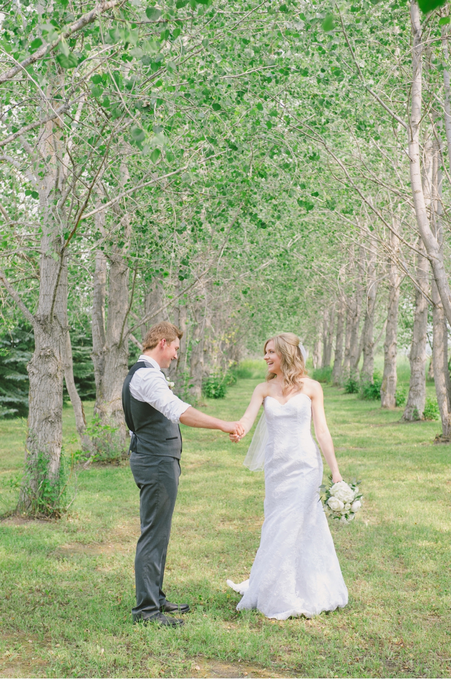 First-Look-Manitoba-Wedding