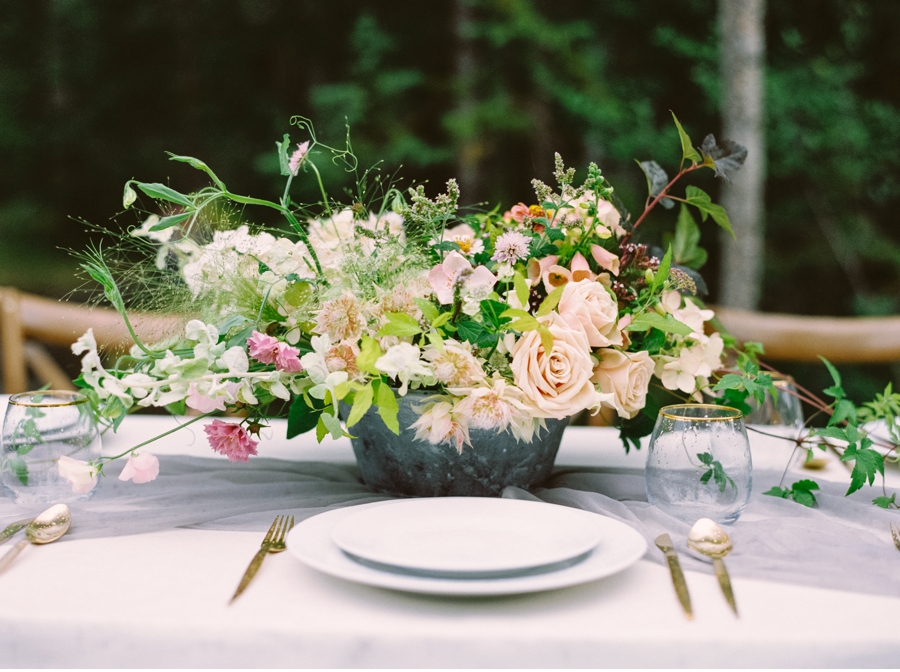 Rocky-Mountain-Table-Setting-Inspiration