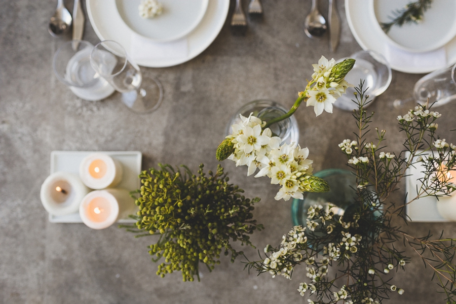 Minimalist-Table-Settings-for-Reception