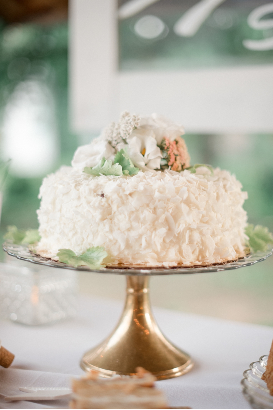 Wedding-Cake-with-Gold-Cake-Stand