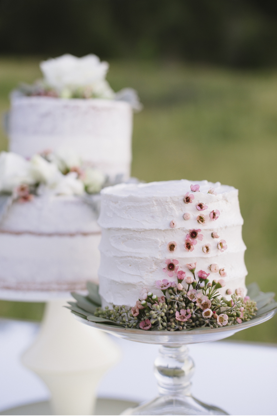 Wedding-Cakes-Meadow-Wedding