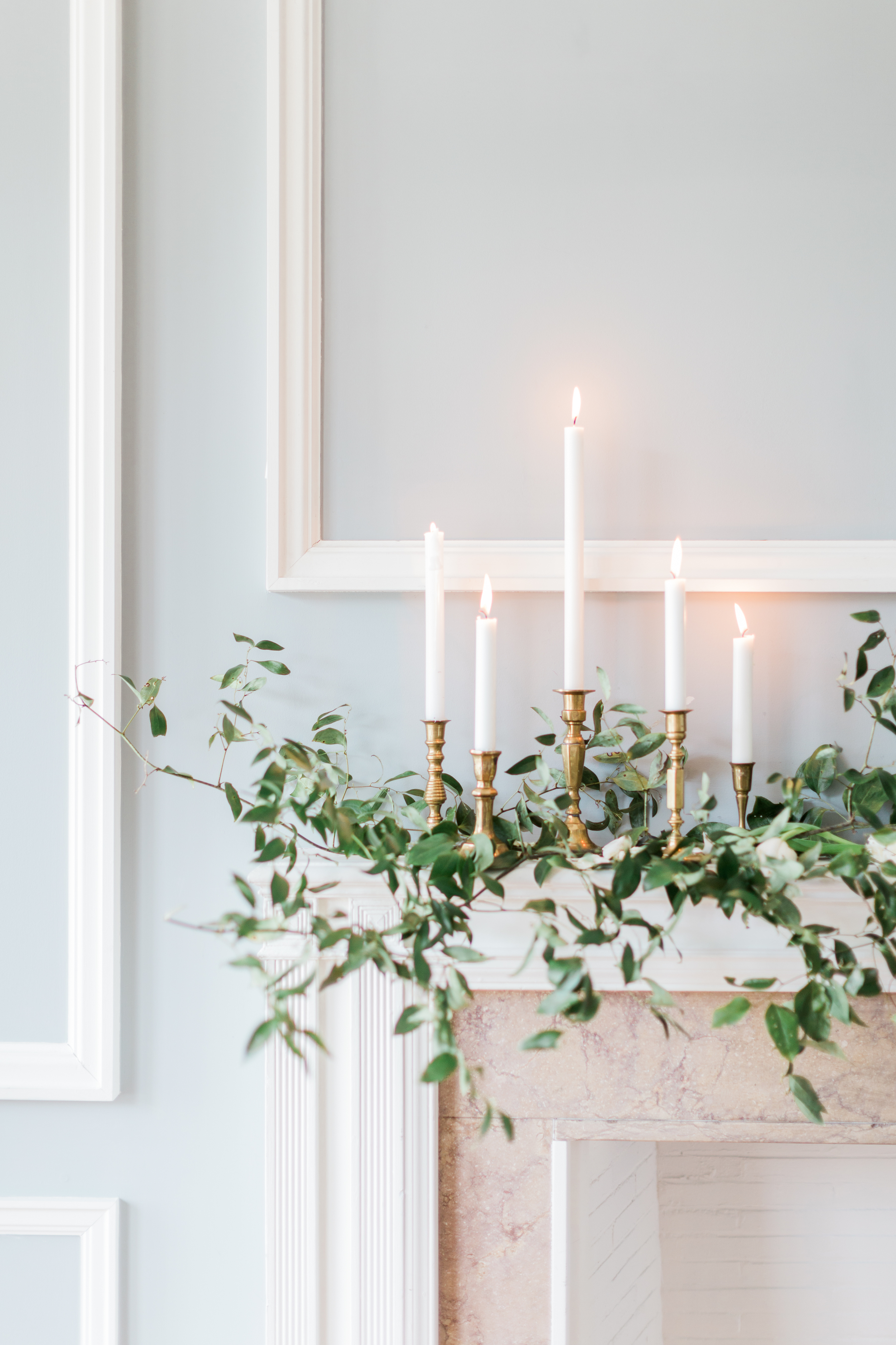 Mantle-Decor-and-Floral-Installation