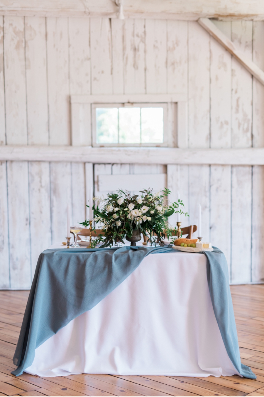 Blue-and-White-Barn-Wedding-Palette