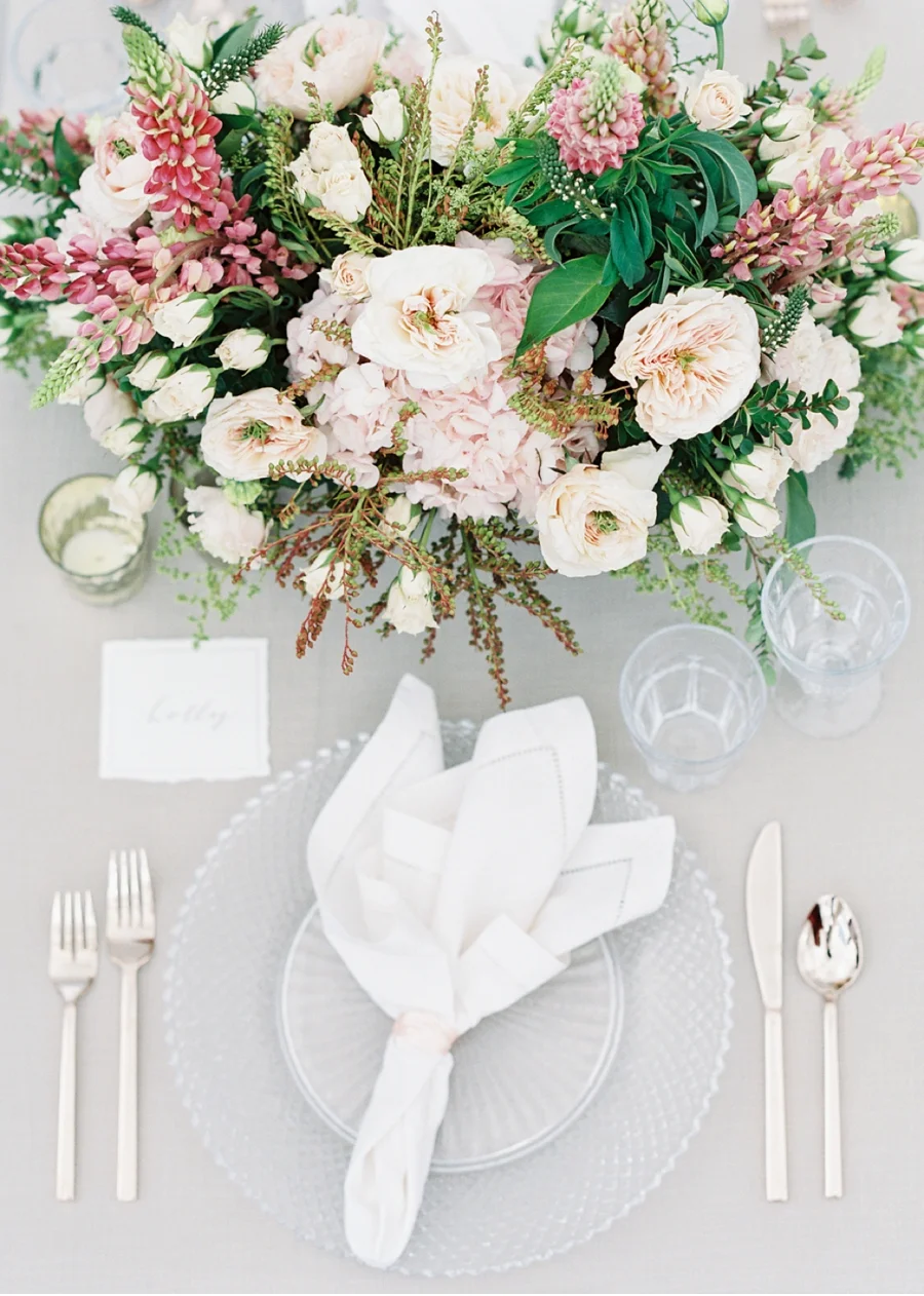 Pink-and-Blush-Table-Setting