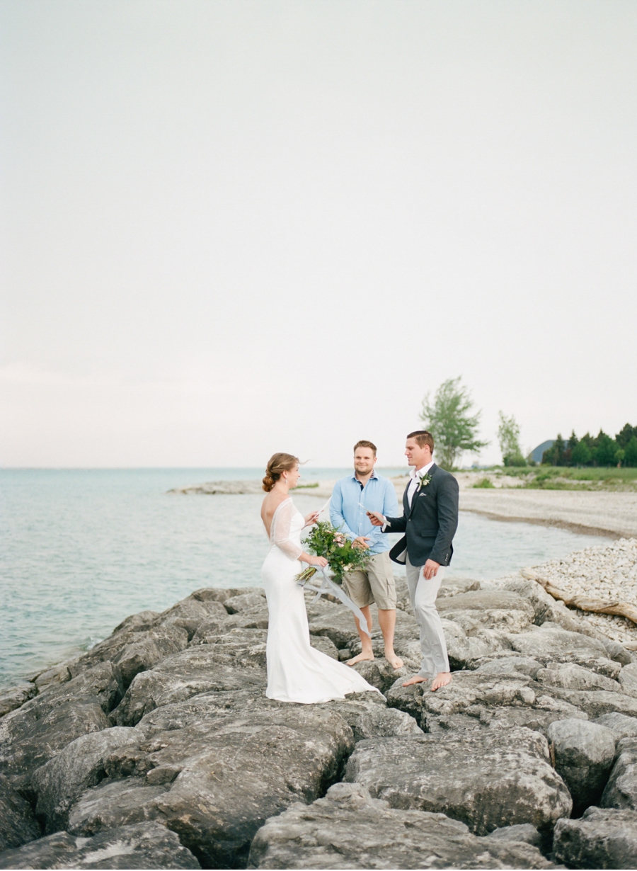 Fine-Art-Lakeside-Elopement