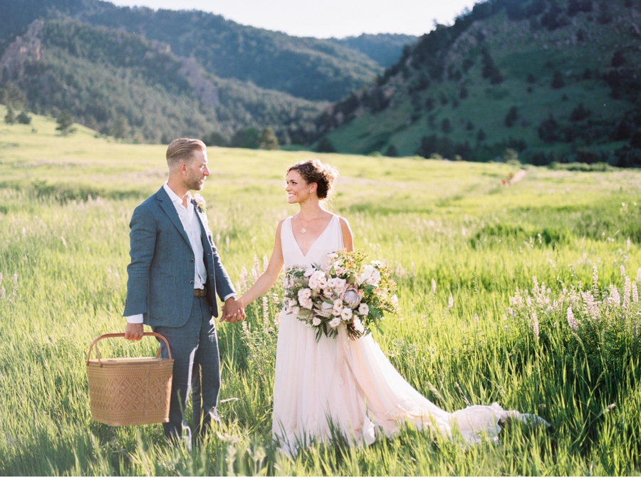 Picnic-Elopement-in-a-Meadow