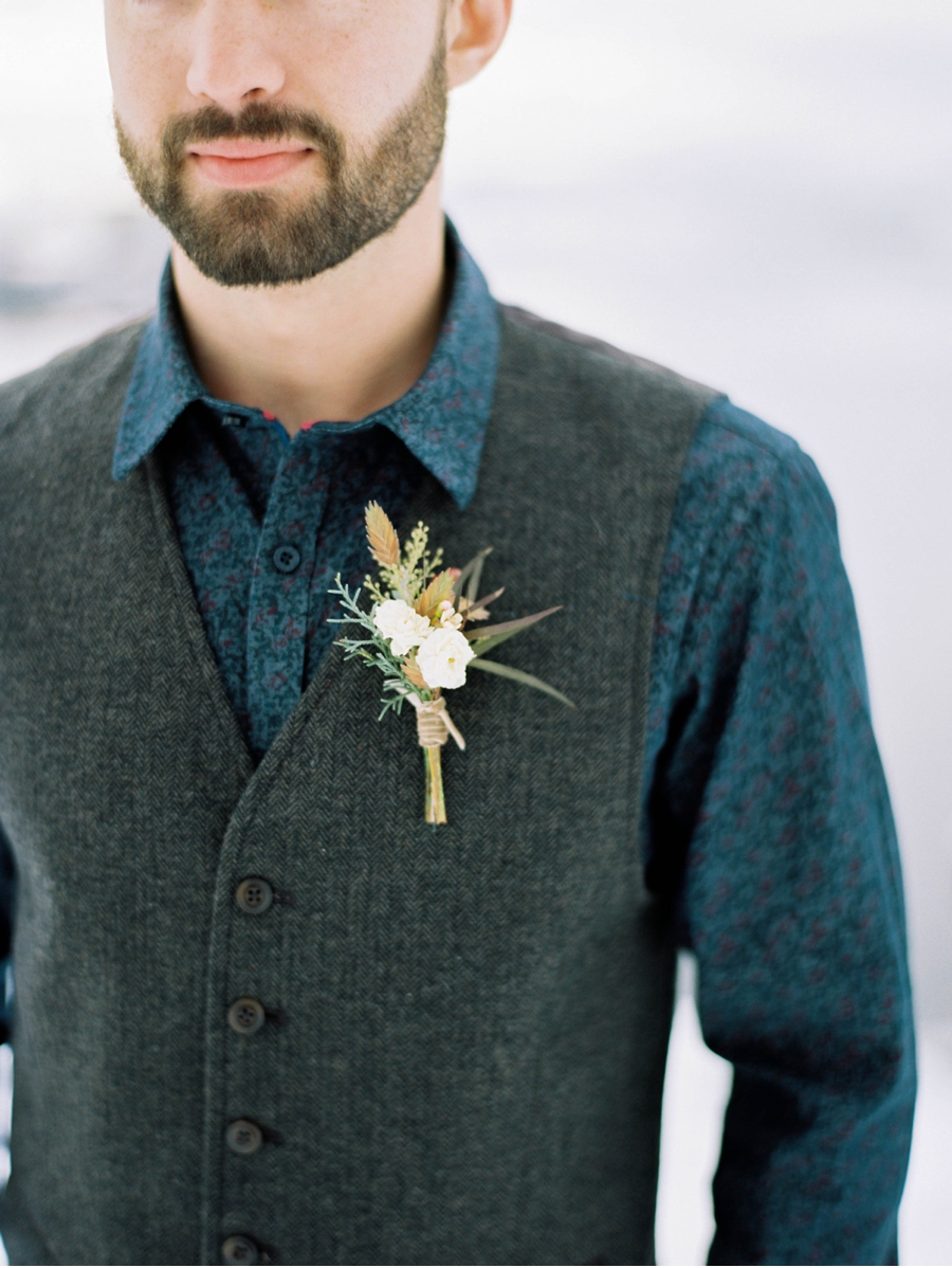 Groom's-Attire-and-Boutonniere-for-Winter-Wedding