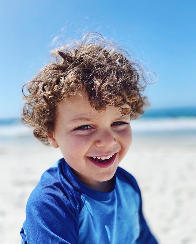 He is finally overcoming his fear of the waves and I have to look after him on the beach more than ever 😅 
Kids had soooo much fun at the beach today and it seemed like we finally got to feel some sort of normality. While I liked the empty beaches, 