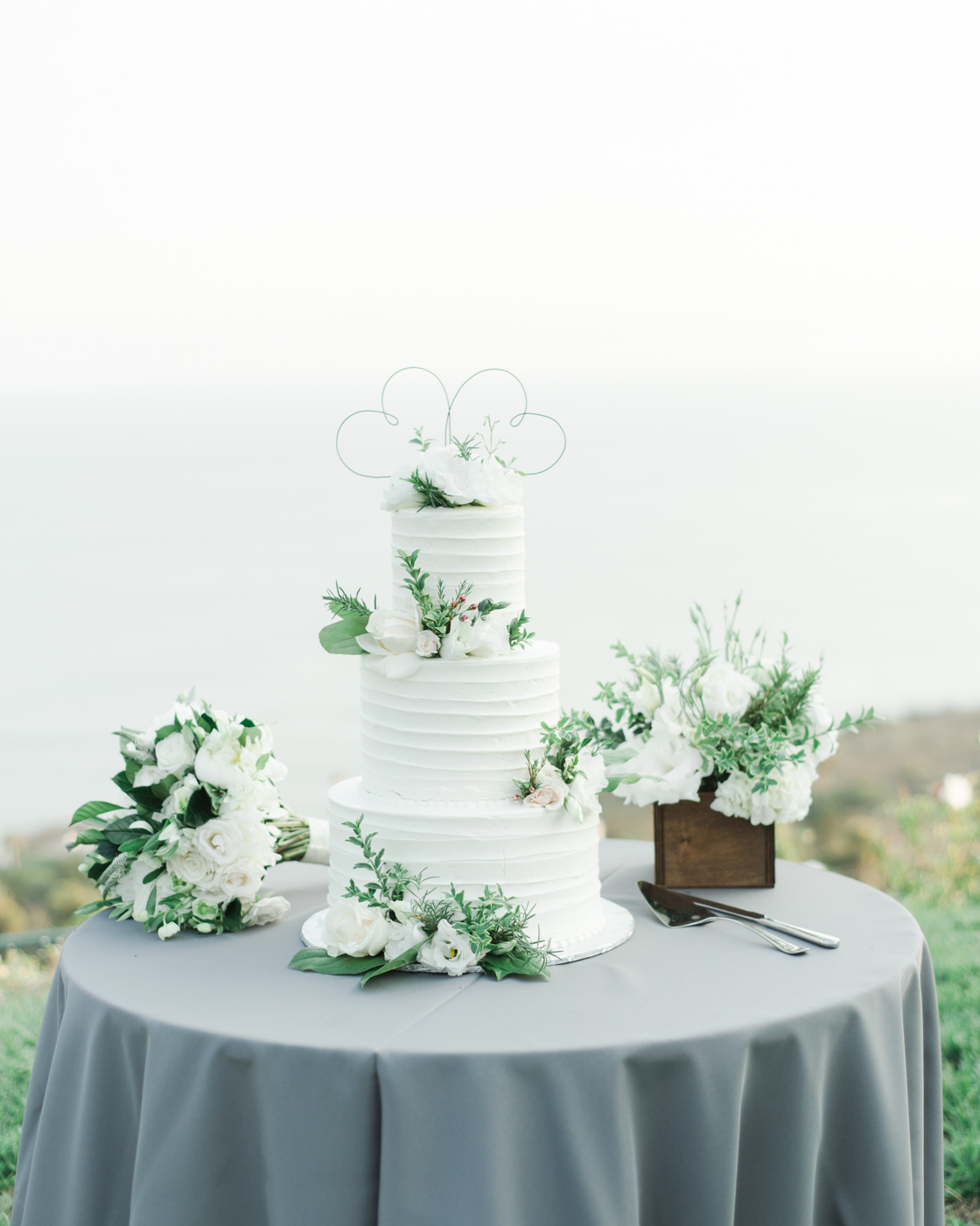 AKP_S&F_Malibu_Wedding_Fine_Art_Photography_Los_Angeles-48_cake.jpg