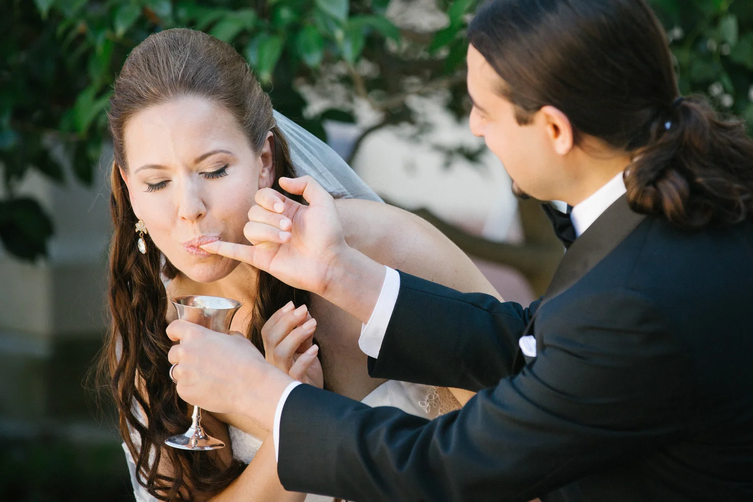 Honey is tasted during the Persian wedding ceremony. 