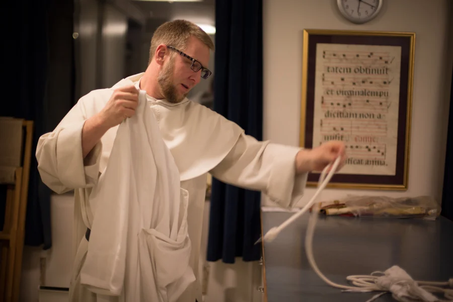 SaraNordby_TheModernMonk_005.jpg