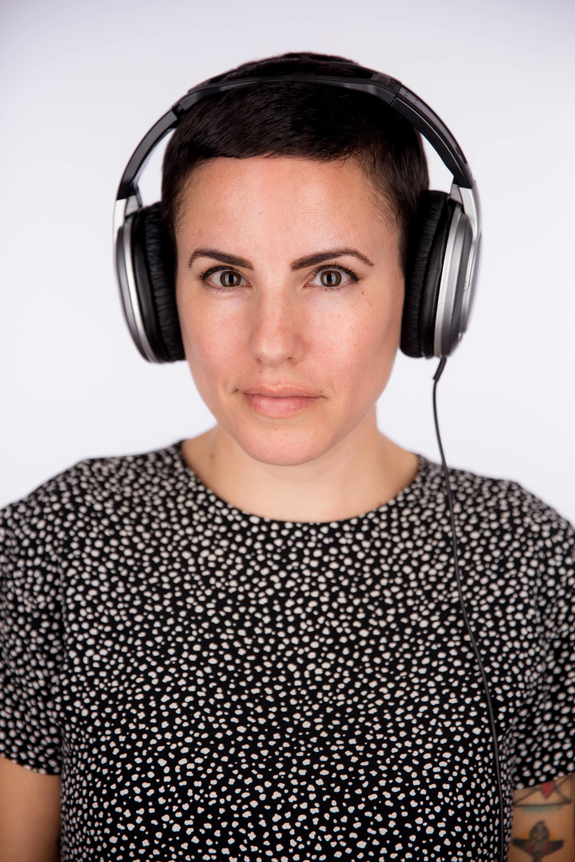 DJ Meghan O’Neil Meghan’s musician parents met while working in a record store so it’s no surprise that she has spent the last 10 years making music of her own. Born and raised in the Bay Area, she’s been involved in a number of music projects and now fronts the critically acclaimed band Super Unison. Often a front-woman, Meghan has also mastered the bass guitar as well the art of DJing. Though her music career has been marked by punk rock and mosh pits, Meghan finds the happy, relaxed vibe of weddings to suit her quite well and especially enjoys mixing different genres while DJing. She counts touring in Japan and seeing both Prince and Van Morrison perform as her top 3 music related memories.
