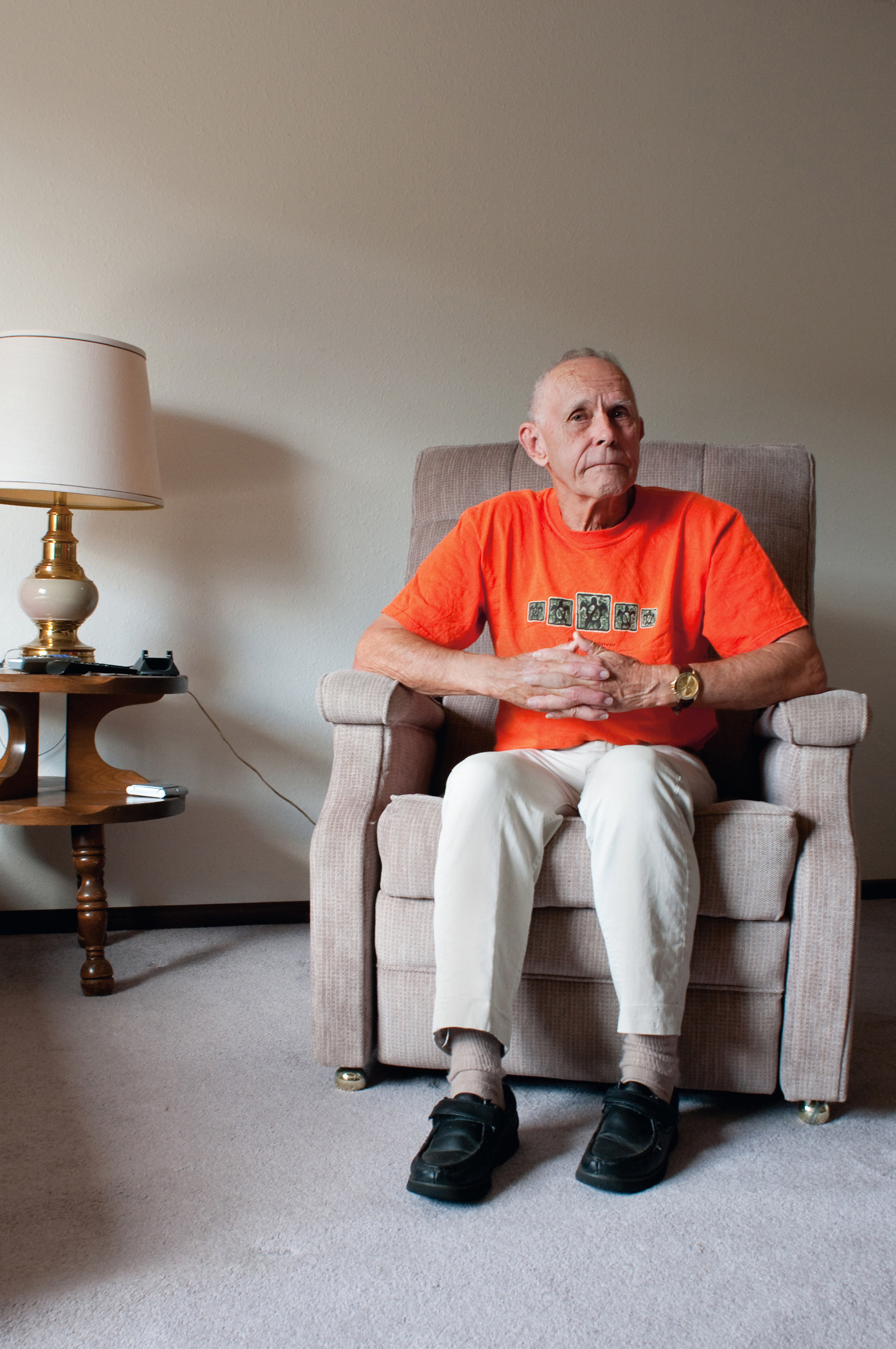 Dennis in his Room I have my own house, where I live half of the year. Sometimes I don’t talk for a week to anybody there. In the summer I rent a room in a gay retirement home. I enjoy meeting people of my kind.