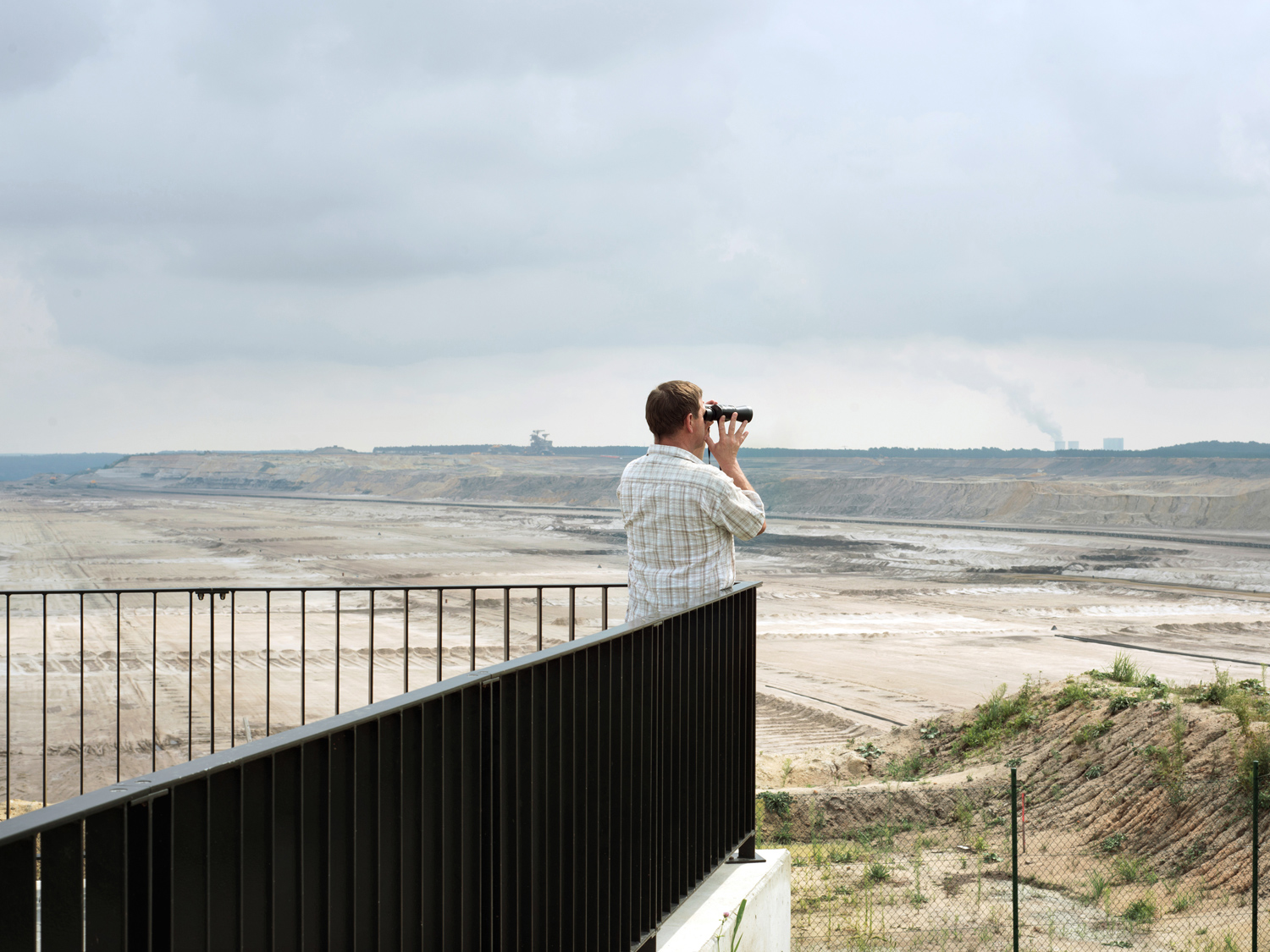  Outlook Platform  Observation points and towers were built to allow tourists to have views over the active mines and the changing landscape. Here, visitors are gazing from an outlook platform at the scale of the open cast mine “Nochten”. 