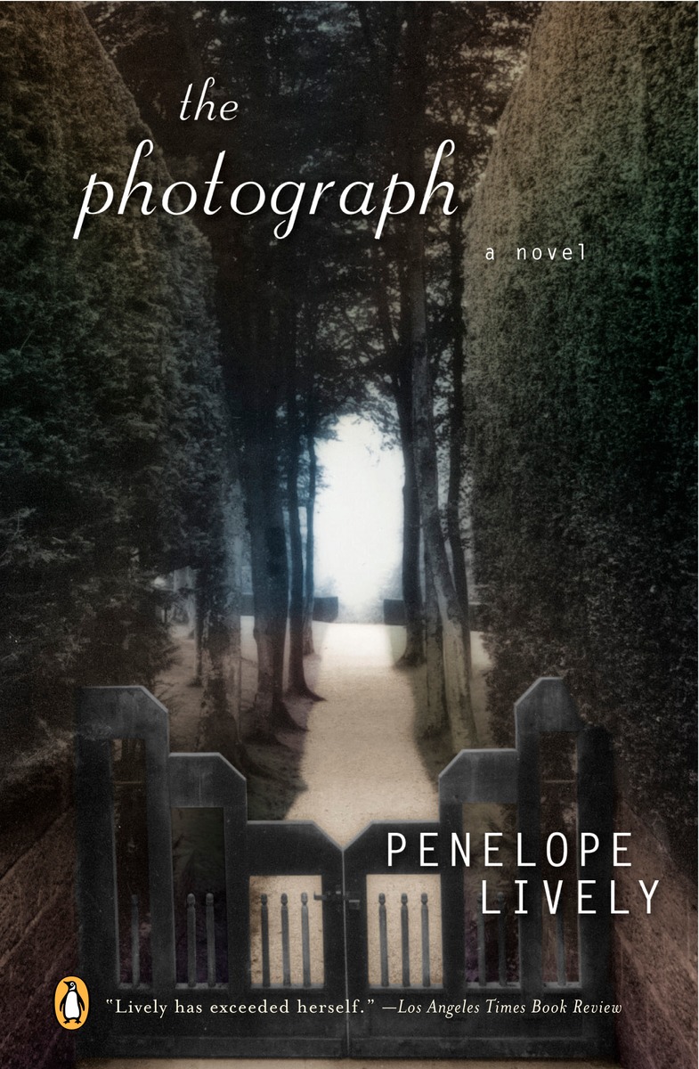 Penelope Lively, The Photograph (2004)