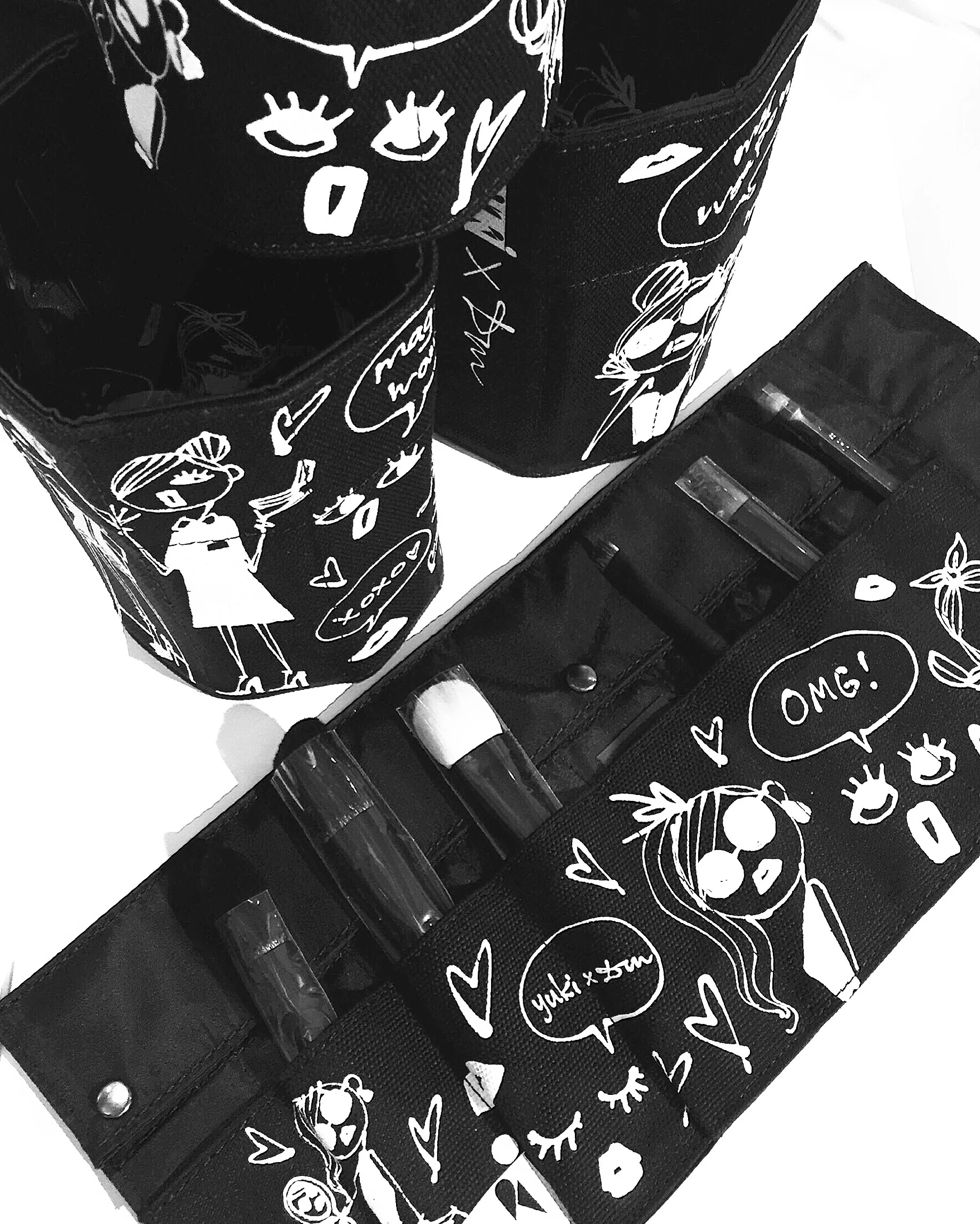 yUKI BRUSH CASE.jpg