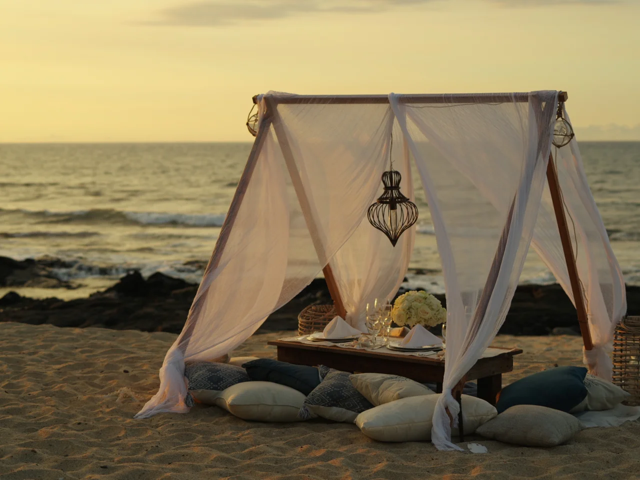 2016_Chicheers_03Private Beach Dinner.jpg