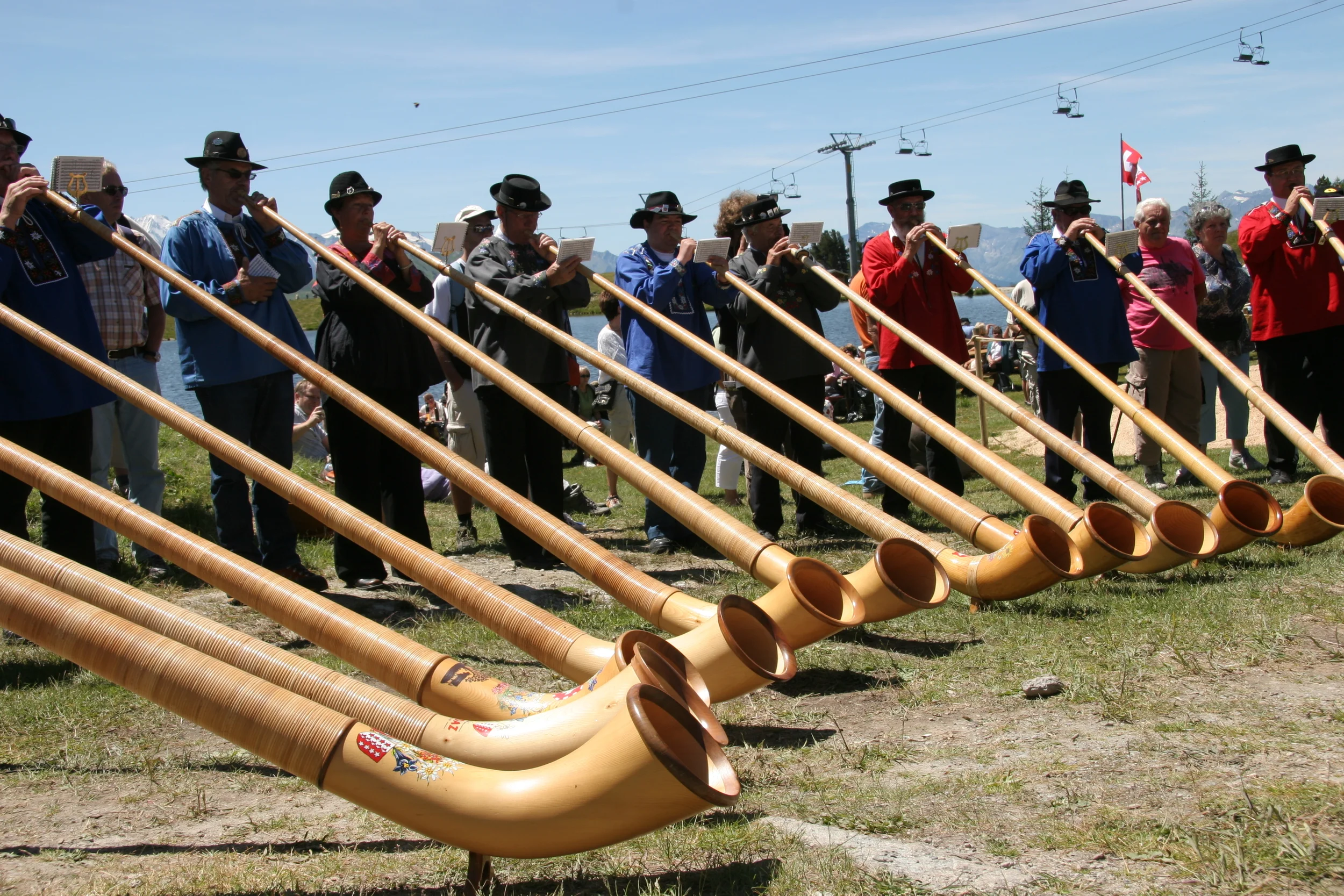 alphorn players on tracouet.JPG